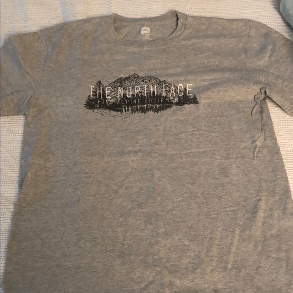 Gray north face t shirt